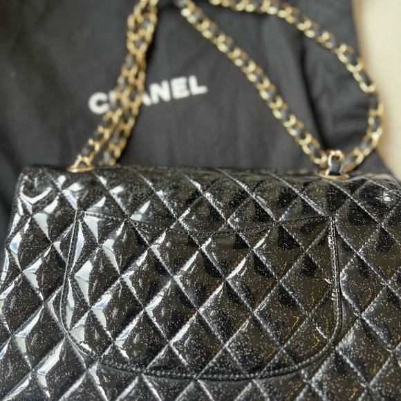 Beautiful patent Chanel bag size small - Picture 12 of 15